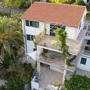 Apartament Palm Tree House, Slatine