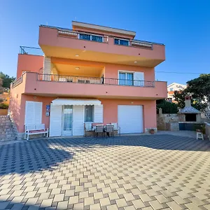 Apartament Regina Del Mare, Slatine