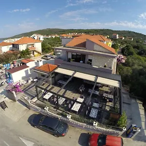 Apartament Domic, Slatine